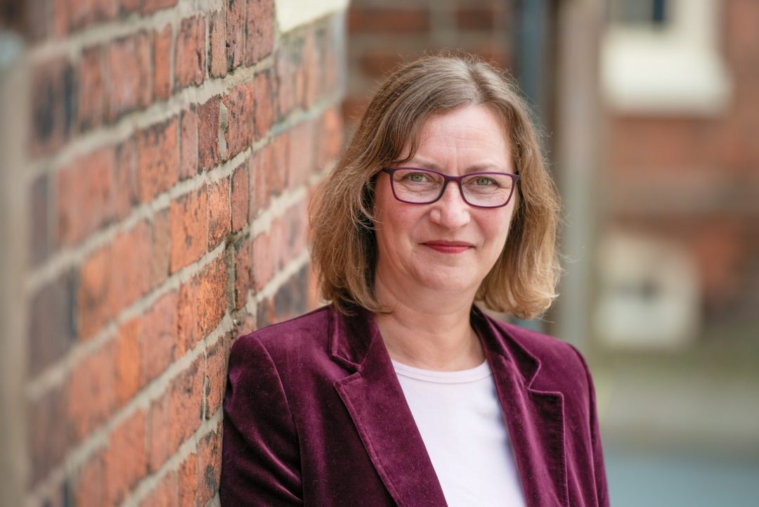 Jenny Bracelin, Money coaching standing next to a wall